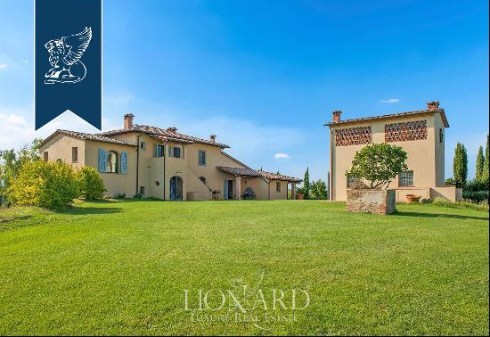 Elegant villa with outbuilding, garden and olive grove for sale on the hills between Pisa 