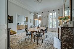 Marseille 6th, Antiquaires neighborhood - Elegant 4-Bedroom Apartment