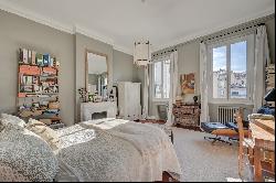 Marseille 6th, Antiquaires neighborhood - Elegant 4-Bedroom Apartment