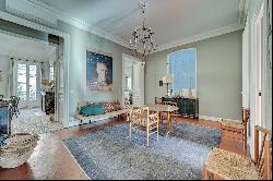 Marseille 6th, Antiquaires neighborhood - Elegant 4-Bedroom Apartment