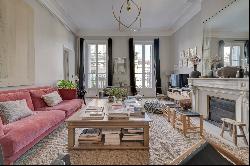 Marseille 6th, Antiquaires neighborhood - Elegant 4-Bedroom Apartment