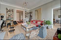 Marseille 6th, Antiquaires neighborhood - Elegant 4-Bedroom Apartment