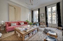 Marseille 6th, Antiquaires neighborhood - Elegant 4-Bedroom Apartment