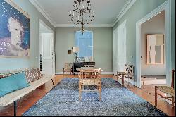 Marseille 6th, Antiquaires neighborhood - Elegant 4-Bedroom Apartment