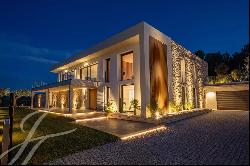 Luxurious contemporary villa with pool near town center and breathtaking view of the Saint