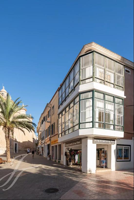 Exquisite 146 sqm flat in the historical heart of Mahon