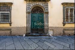 Timeless apartment in historic building in Lucca