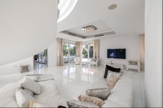 Luxury Five Bedroom Mansion in Pyrgos, Limassol