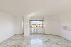 Spacious and bright penthouse on Via Pietro Mascagni