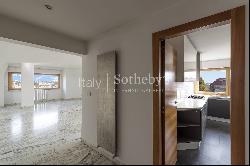 Spacious and bright penthouse on Via Pietro Mascagni