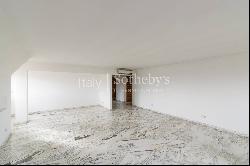 Spacious and bright penthouse on Via Pietro Mascagni