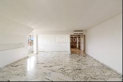 Spacious and bright penthouse on Via Pietro Mascagni