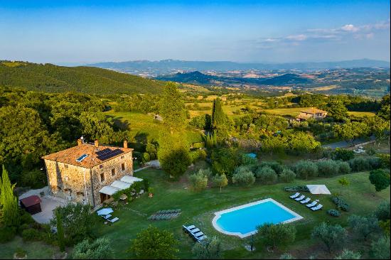 country house dating 1800 overlooking Todi