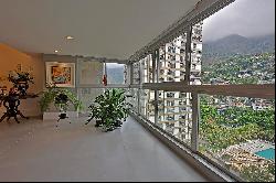 Renovated apartment with green views in Village Sao Conrado