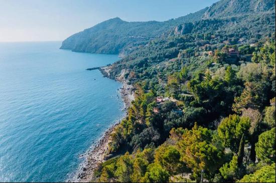 Exclusive villa pieds dans l'eau located in Monte Argentario