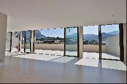 Single-level penthouse with views of Christ the Redeemer, Lagoa, and Dois Irmãos