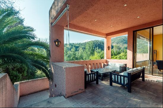 House in Huinganal with 6 bedrooms, featuring a large garden and views.