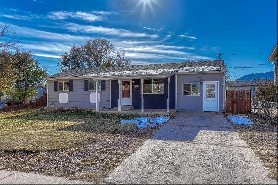 Charming 3-Bedroom Home with Mountain Views 