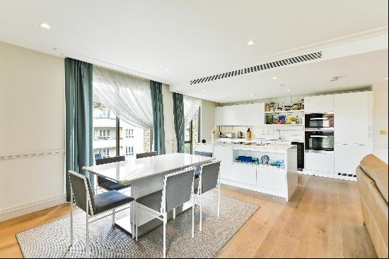 3 bedroom flat to let in Queens Wharf, Hammersmith W6