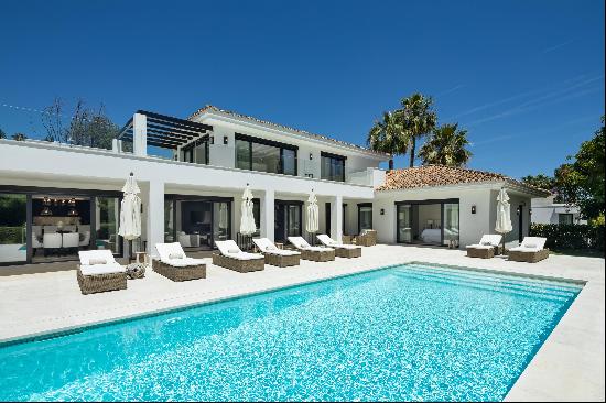 A spectacular, frontline golf villa which has been recently renovated.