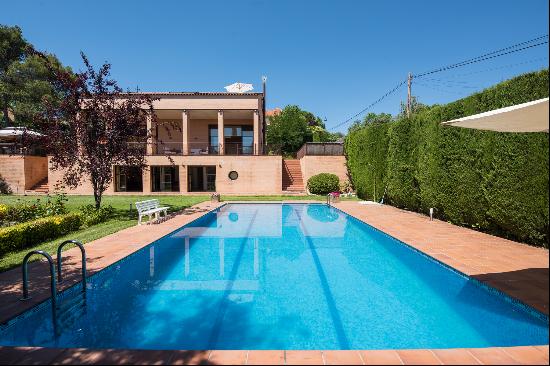 Villa with pool and garden in Soto de Vinuelas