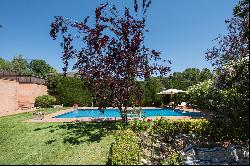 Villa with pool and garden in Soto de Viñuelas