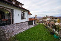 Mansion with view of the Oltului Gorge