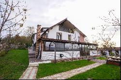 Mansion with view of the Oltului Gorge