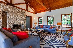 Country house with rustic elegance and full leisure amenities at Fazenda Boa Vis