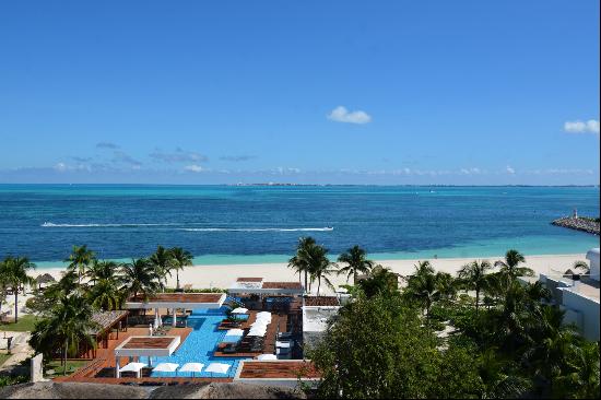 IMPRESSIVE BEACHFRONT PENTHOUSE WITH ICONIC ART