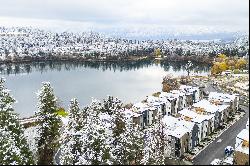 Exquisite Lakeside Townhouse