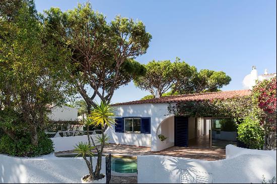 Beautiful, fully-renovated 2-bedroom villa in Vale do Lobo, Algarve.