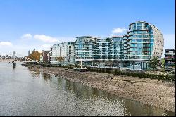 Stunning Battersea Apartment with Panoramic Thames Views