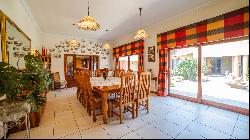 Fully Furnishes 9 Bedroom Guest House For Sale in Glen Marais