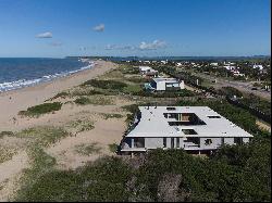 Modern Oceanfront 5 Bd House in Jose Ignacio