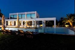 ID 1046337_Beachfront Villa with Breathtaking Sea Views