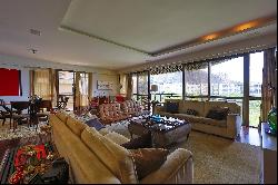 Apartment with panoramic views of Lagoa, spacious layout, and full amenities nea