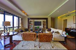 Apartment with panoramic views of Lagoa, spacious layout, and full amenities nea