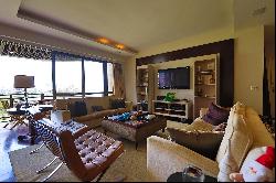 Apartment with panoramic views of Lagoa, spacious layout, and full amenities nea