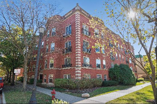 Spectacular Top Floor Corner Unit