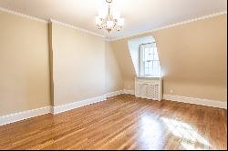 "FOREST HILLS GARDENS 3 BEDROOM 2 BATH DUPLEX"