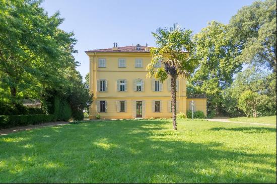 Elegant seventeenth-century villa surrounded by greenery