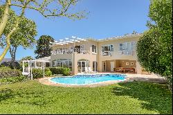 Exquisite Family Home with Exceptional Entertainment Spaces in Upper Constantia