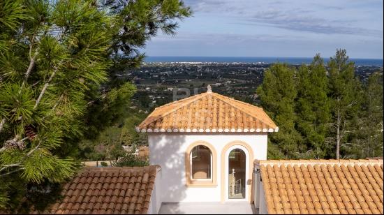 Impressive Villa in La Sella with Sea Views and Versatile Spaces, Dénia 03700