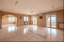 Impressive Villa in La Sella with Sea Views and Versatile Spaces, Dénia 03700