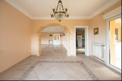 Impressive Villa in La Sella with Sea Views and Versatile Spaces, Dénia 03700