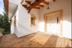 Impressive Villa in La Sella with Sea Views and Versatile Spaces, Dénia 03700