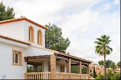 Impressive Villa in La Sella with Sea Views and Versatile Spaces, Dénia 03700