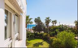 Large apartment in an established beachfront complex in Puerto B, Marbella 29660