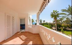 Large apartment in an established beachfront complex in Puerto B, Marbella 29660